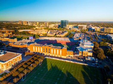 Dallas, TX - 15 Kasım 2024: Güney Metodist Üniversitesi kampüsündeki Gerald J. Ford Stadyumu, öncelikle SMU Mustangs futbol takımı tarafından oynanan maçlarda kullanıldı..
