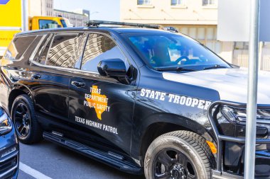 San Antonio, TX - 6 Nisan 2025: Texas Kamu Güvenliği Eyalet Polisi aracı