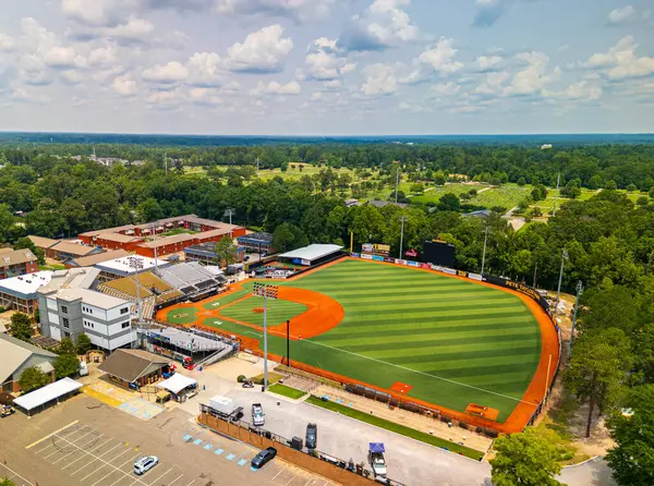 Hattiesburg, MS - 2 Haziran 2025: Pete Taylor Park, Güney Mississippi Üniversitesi Altın Kartallar beyzbol takımının evi