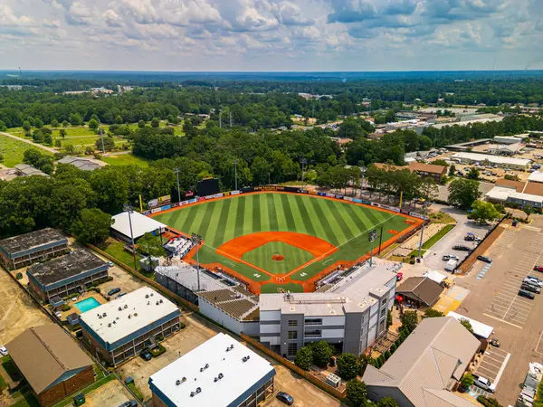 Hattiesburg, MS - 2 Haziran 2025: Pete Taylor Park, Güney Mississippi Üniversitesi Altın Kartallar beyzbol takımının evi