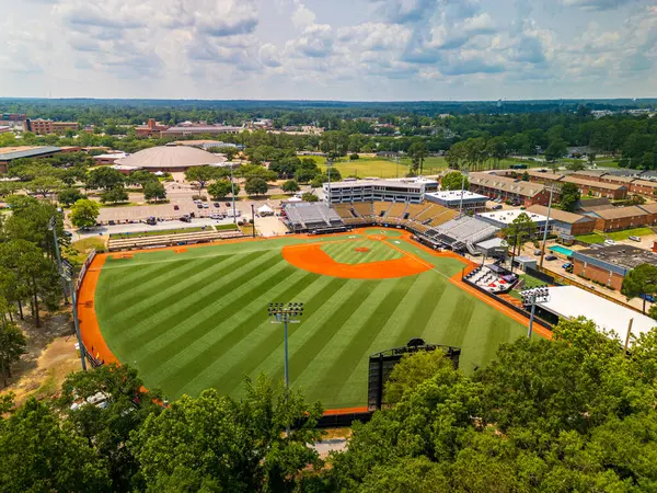 Hattiesburg, MS - 2 Haziran 2025: Pete Taylor Park, Güney Mississippi Üniversitesi Altın Kartallar beyzbol takımının evi