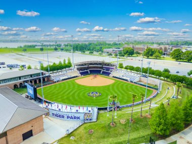 Baton Rouge, LA - 26 Nisan 2025: Tiger Park Louisiana State University, Louisiana 'da bulunan bir beyzbol stadyumu. LSU Lady Tigers softball takımının ev sahibi..