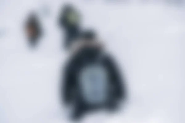 Hombres Borrosos Con Nieve Fondo Pantalla Montaña — Foto de Stock