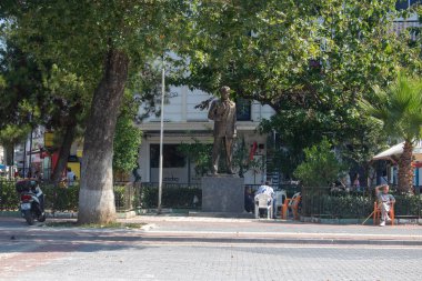 İmparatorun Anıtı Mustafa Kemal Atatürk 'tür.