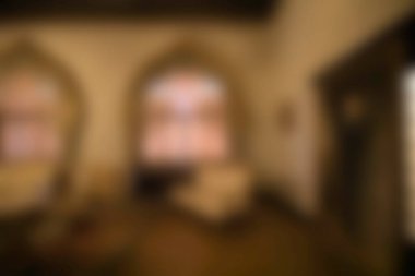 Bulanık parlamento binasının balkonlu insanları