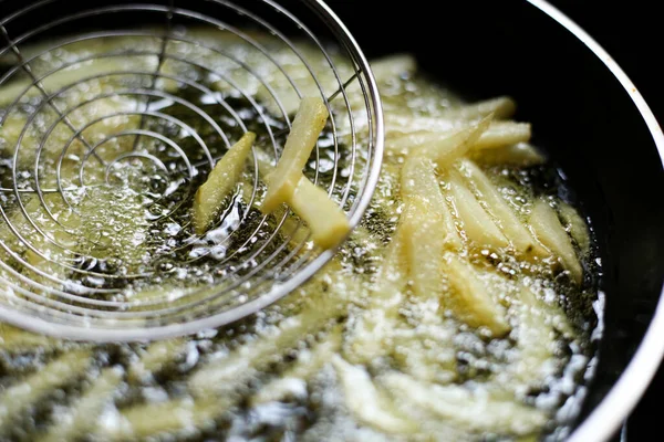 Sluiten Van Frites Frituurpan Hete Olie Junk Food Concept Koken — Stockfoto