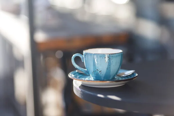Eine Tasse Tee Steht Auf Einem Holztisch Die Tasse Ist — Stockfoto