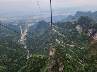 Wulingyuan Ulusal Parkı, Zhangjiajie, Hunan, Çin 'deki teleferik..
