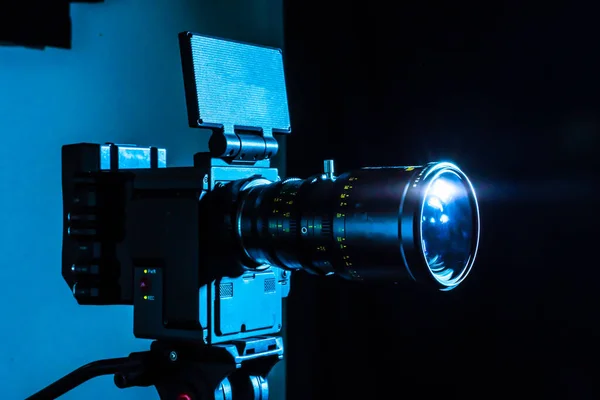 Ψηφιακή Κινηματογραφική Κάμερα Στο Σκοτάδι Βιντεοκάμερα Χώρο Αντιγραφής Για Παραγωγή — Φωτογραφία Αρχείου