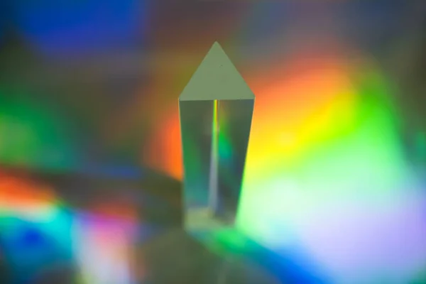 Glasprisma Auf Leuchtenden Regenbogenfarben Abstrakten Hintergrund Bunte Polygonale Mehrfarbige Fahne — Stockfoto