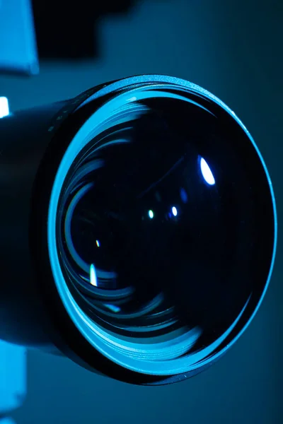 Karanlık Işığı Olan Bir Dijital Kamera Lensinin Yakın Çekimi Metni — Stok fotoğraf