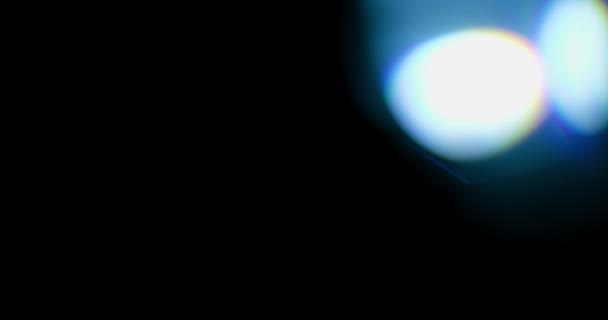 エレガントなレンズフレアブラックの背景にライトリークオーバーレイ 球面光学プリズム光抽象背景4K 高品質4K映像 — ストック動画