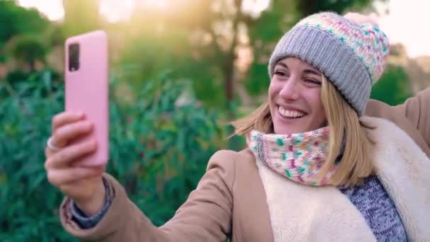 Young Beautiful Woman Smiling Taking Selfie Pink Smart Phone Winter — Video Stock