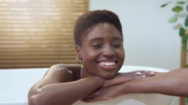 Portrait Attractive African Woman Relaxing Luxury Bath Bathroom Looking Camera — Αρχείο Βίντεο
