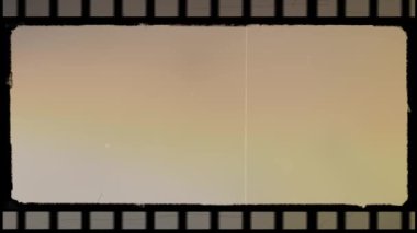 Retro vintage efekt hasarlı film çerçevesi örtüsü. Metin, giriş, showreel ve web afişi için fotokopi alanı olan dinamik rulo 16mm, 35 mm bant tasarımı.