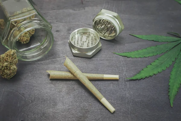 Cbd Marihuana Medicinal Hojas Cáñamo Cannabis Medicinal Productos Cosméticos Belleza Imagen De Stock