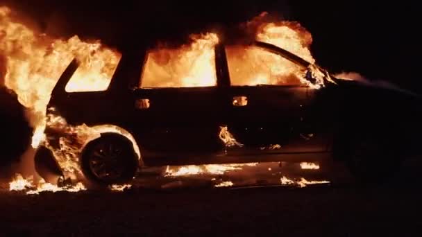 車が燃えている 高品質の4K映像 — ストック動画
