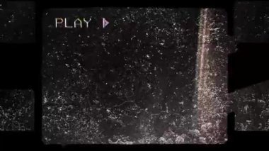 Eski hasarlı film yüzey dokusu gürültüsü, toprak ve tahıl. Dinamik film yuvarlanma etkisi. 16mm, 35mm bant desenli. Retro vintage etkisi. Yüksek kalite 4k görüntü