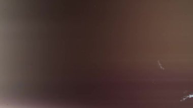 Yatay ışık Burns, 8 mm 'lik kamera ile çekildi. Işık sızıntıları ve lensler, hızlı. Birleşim için, videonuzu biçimlendirmek için, geçiş için. Yüksek kalite 4k görüntü