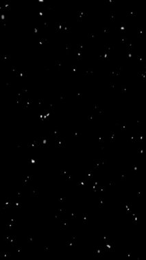 Kar taneleri örtüşüyor. Kış, yavaşça düşen kar etkisi. Yüksek kaliteli FullHD görüntüler