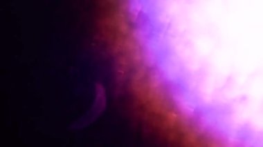 Yanıp sönen ışık sızıntıları ve mercek parlaması retro grunge örtüşmesi.