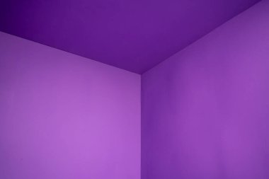 Sunumlar ve tasarımlar için kopyalama alanı olan minimal mor arkaplan.