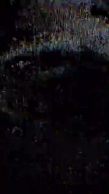 VHS titreşimli Retro Saptırılmış Arıza Dikey Kaplaması. Yüksek kalite 4k görüntü