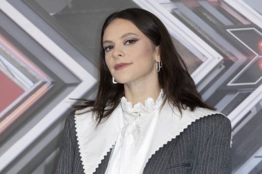 MILAN, ITALY - 6 Aralık 2022: Şarkıcı Francesca Michielin, İtalya 'nın Milano kentindeki Forum Assago' da düzenlenen X Factor İtalya Final 2022 basın toplantısına katıldı. 