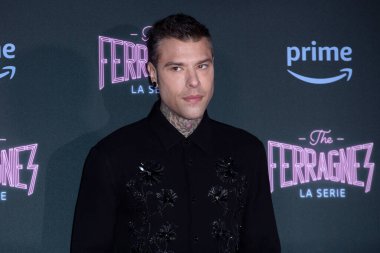 Fedez, 17 Mayıs 2023 'te Arco della Pace, Milan' da Amazon Prime TV dizisi The Ferragnez 'in galasına katıldı.. 