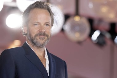 Peter Sarsgaard, Venedik Uluslararası Film Festivali 'nin 80. yılındaki 