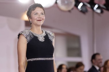 VENICE, İtalya - 8 Eylül 2023 tarihinde Venedik, İtalya 'da düzenlenen 80. Venedik Uluslararası Film Festivali' nde Maggie Gyllenhaal 