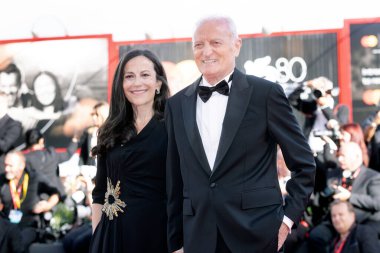 Francesca De Stefano ve Santo Versace, 30 Ağustos 2023 'te Venedik Uluslararası Film Festivali' nin açılışına katıldılar..