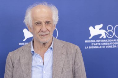 VENICE, İtalya - 2 Eylül 2023 'te Venedik, İtalya' da düzenlenen 80. Venedik Uluslararası Film Festivali 'nde Adagio filminin fotoğraf çağrısına Toni Servillo da katıldı.. 