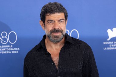 Pierfrancesco Favino, 2 Eylül 2023 tarihinde Venedik, İtalya 'da düzenlenen 80. Venedik Uluslararası Film Festivali' nde Adagio filminin fotoğraf çağrısına katıldı.. 