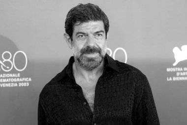 Pierfrancesco Favino, 2 Eylül 2023 tarihinde Venedik, İtalya 'da düzenlenen 80. Venedik Uluslararası Film Festivali' nde 