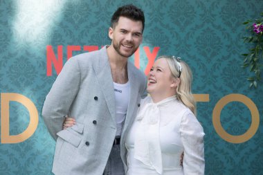 MILAN, ITALY - 09 Mayıs: Luke Newton ve Nicola Coughlan, 