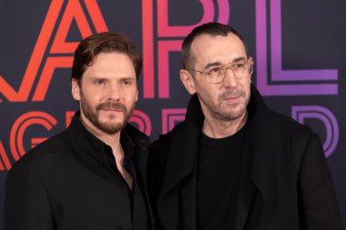 MILAN, ITALY - Haziran 05: Daniel Bruhl ve Alessandro Sartori 