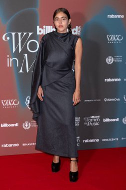 Joan Thiele, 16 Eylül 2024 'te İtalya' nın başkenti Milano 'da bulunan Teatro Manzoni' de düzenlenen 