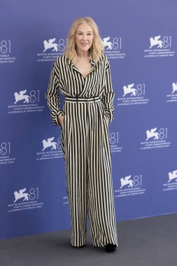 Venedik, İtalya - 28 Ağustos 2024 'te Venedik, İtalya' da düzenlenen 81. Venedik Uluslararası Film Festivali sırasında Catherine O 'Hara Beetlejuice fotoğraf çekimine katıldı..