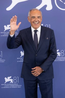 VENICE, İtalya - 28 Ağustos 2024 'te Venedik Uluslararası Film Festivali sırasında Alberto Barbera 