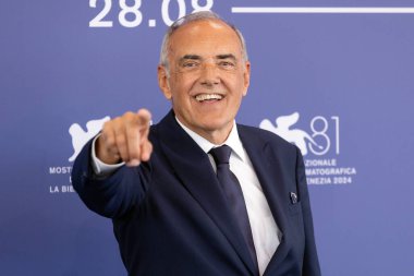 VENICE, İtalya - 28 Ağustos 2024 'te Venedik Uluslararası Film Festivali sırasında Alberto Barbera 