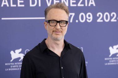 VENICE, İtalya - 28 Ağustos 2024 'te Venedik Uluslararası Film Festivali sırasında James Gray 