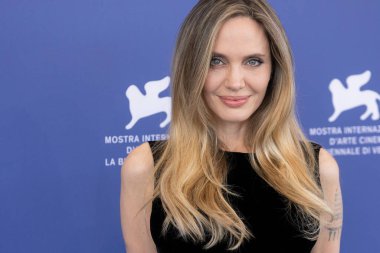 Angelina Jolie 29 Ağustos 2024 'te Venedik, İtalya' da düzenlenen 81. Venedik Uluslararası Film Festivali sırasında 