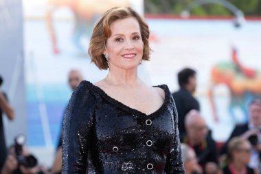 Sigourney Weaver 28 Ağustos 2024 'te Venedik Uluslararası Film Festivali' nin açılış töreni kırmızı halısına katıldı..