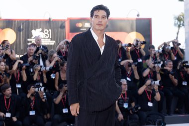 Cristiano Caccamo, 29 Ağustos 2024 'te Venedik Uluslararası Film Festivali sırasında İtalya' nın Venedik kentinde düzenlenen 31.. 