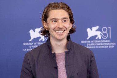 VENICE, İtalya - 1 Eylül 2024 tarihinde Venedik, İtalya 'da düzenlenen 81. Venedik Uluslararası Film Festivali sırasında Austin Abrams 