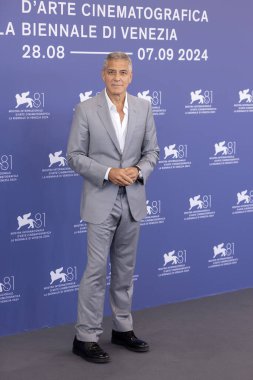 George Clooney, 31 Eylül 2024 'te Venedik Uluslararası Film Festivali sırasında İtalya' nın Venedik kentinde düzenlenen 