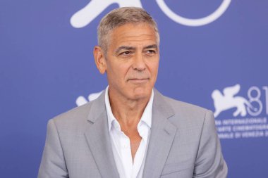George Clooney, 31 Eylül 2024 'te Venedik Uluslararası Film Festivali sırasında İtalya' nın Venedik kentinde düzenlenen 