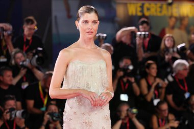 VENICE, İtalya - 1 Eylül 2024 tarihinde Venedik, İtalya 'da düzenlenen 81. Venedik Uluslararası Film Festivali sırasında Vittoria Puccini İtalya Film Ödülleri kırmızı halısına katıldı.. 