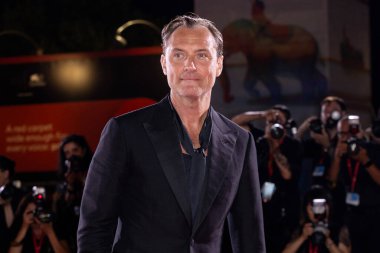 Jude Law 31 Ağustos 2024 'te Venedik Uluslararası Film Festivali sırasında Venedik' teki Palazzo del Cinema 'da düzenlenen The Order filminin prömiyerine katıldı.. 